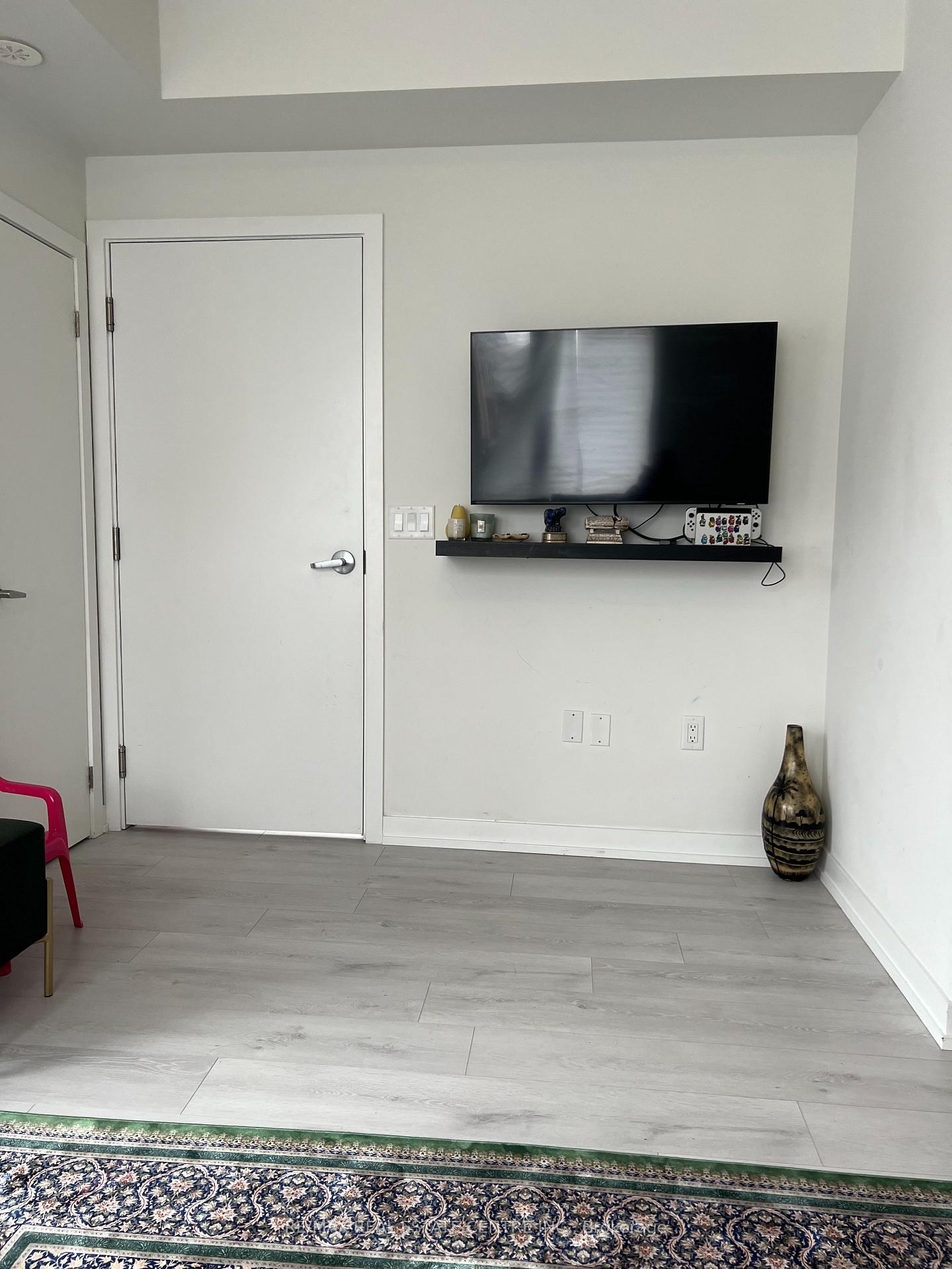 Photo 4 of Unit 1, 3421 Ridgeway Drive, Mississauga, Erin Mills — HOMEH