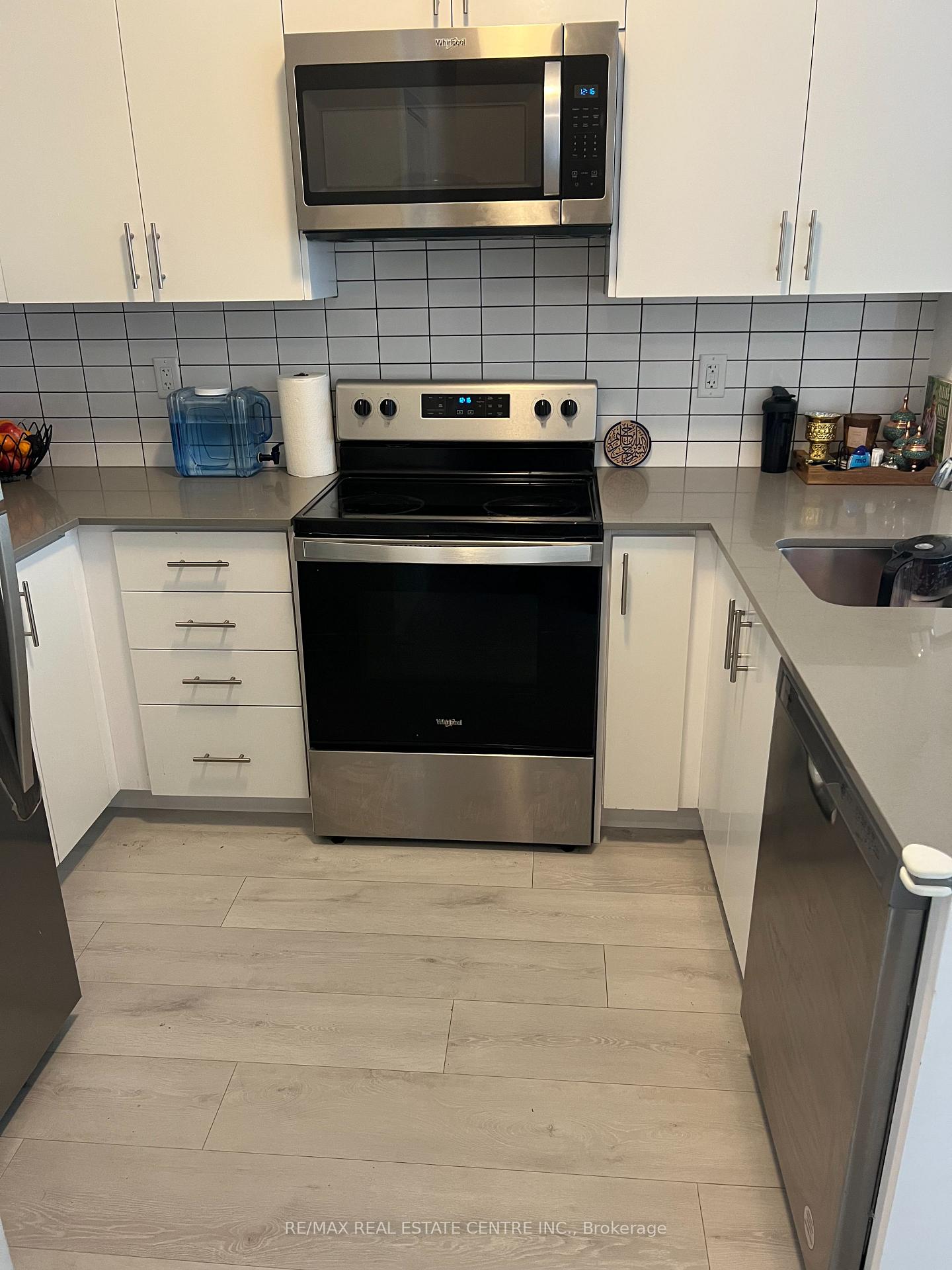Photo 5 of Unit 1, 3421 Ridgeway Drive, Mississauga, Erin Mills — HOMEH