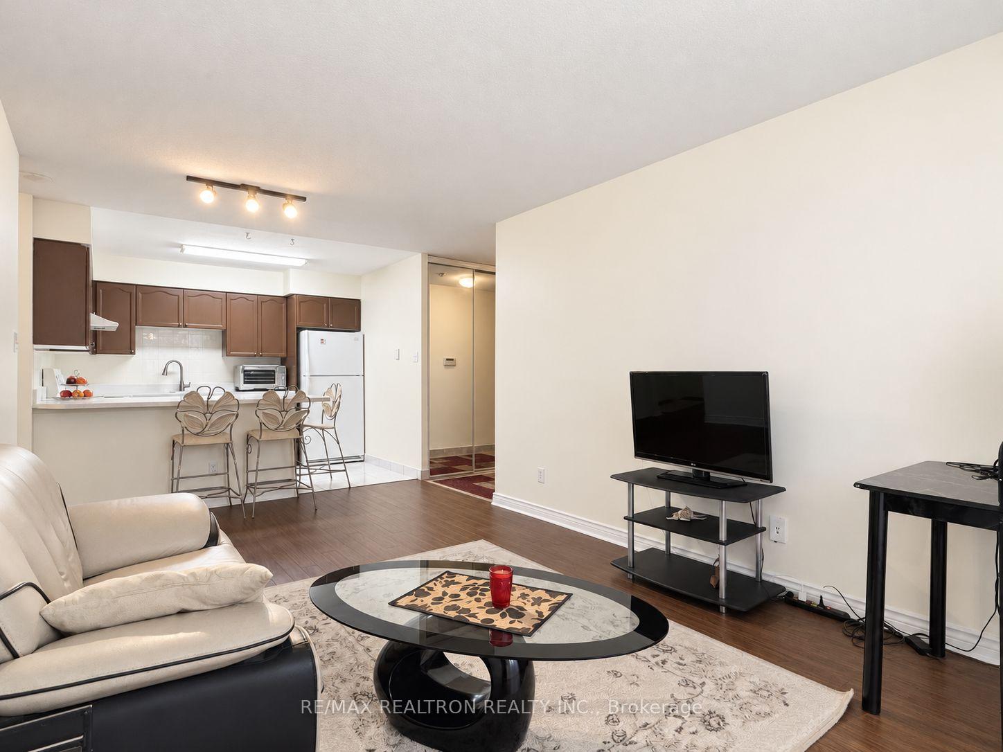 Photo of Unit 511, 256 Doris Avenue