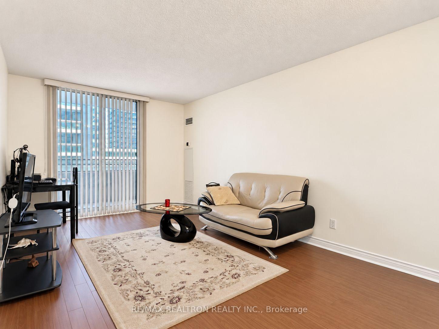 Photo 3 of Unit 511, 256 Doris Avenue, North York, Willowdale East — HOMEH
