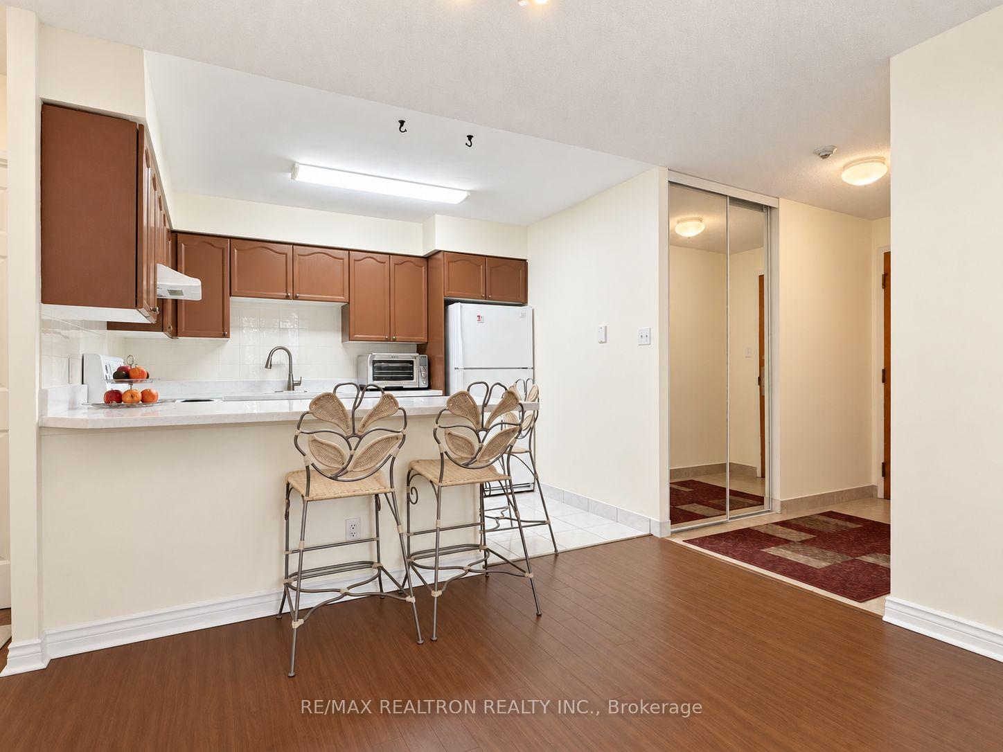 Photo 7 of Unit 511, 256 Doris Avenue, North York, Willowdale East — HOMEH