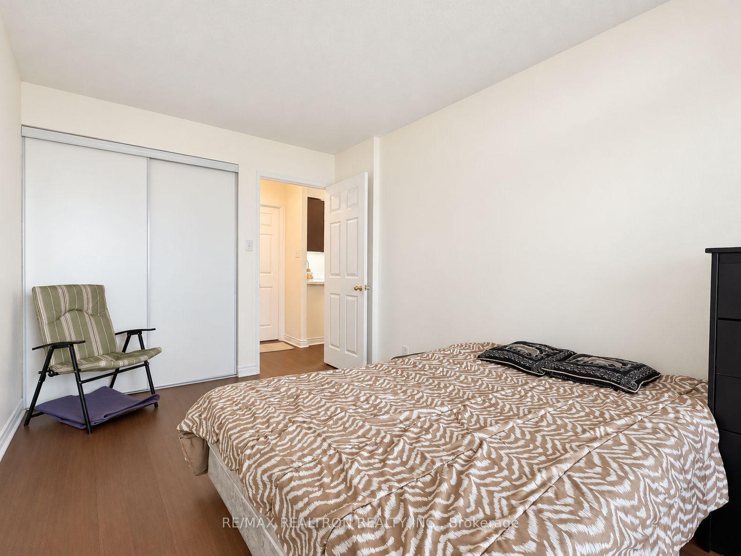 Photo 9 of Unit 511, 256 Doris Avenue, North York, Willowdale East — HOMEH