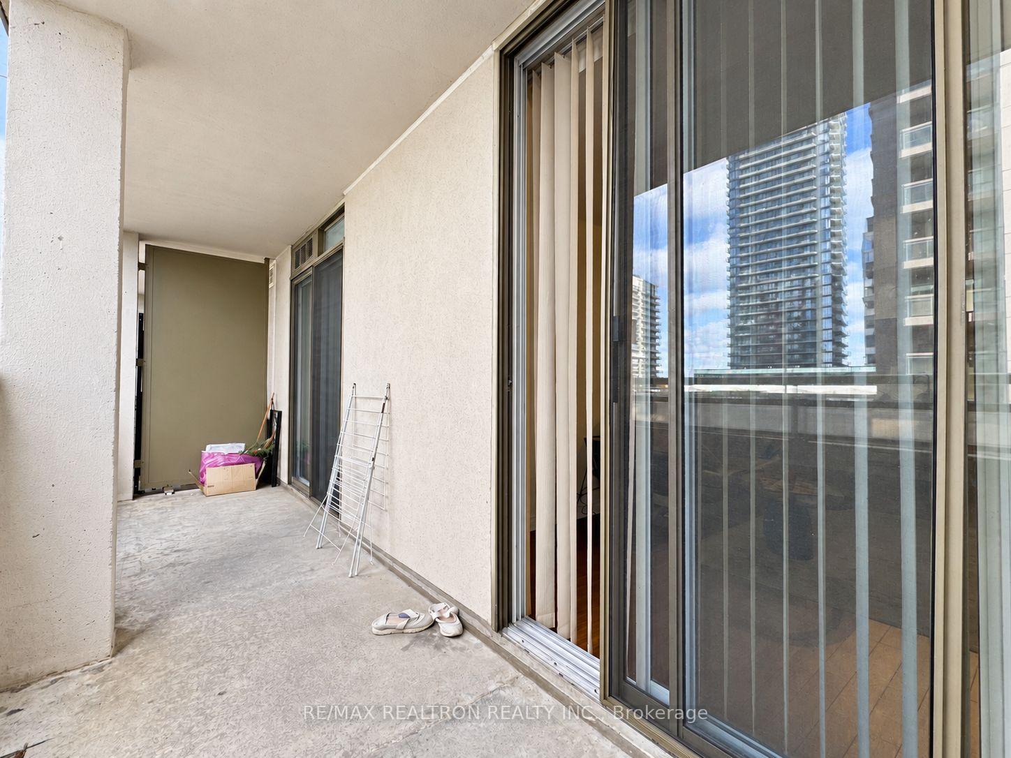 Photo 10 of Unit 511, 256 Doris Avenue, North York, Willowdale East — HOMEH