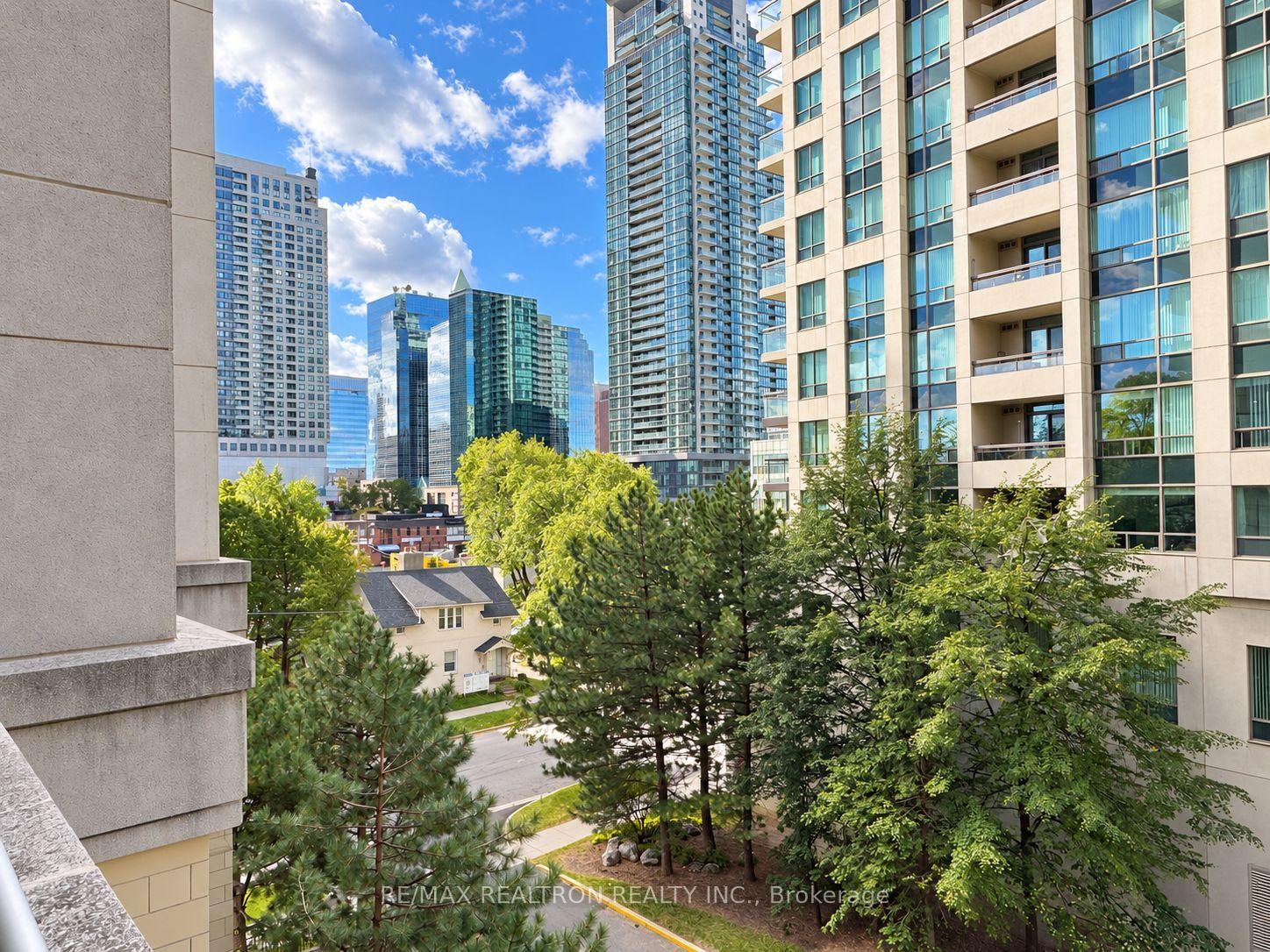 Photo 12 of Unit 511, 256 Doris Avenue, North York, Willowdale East — HOMEH