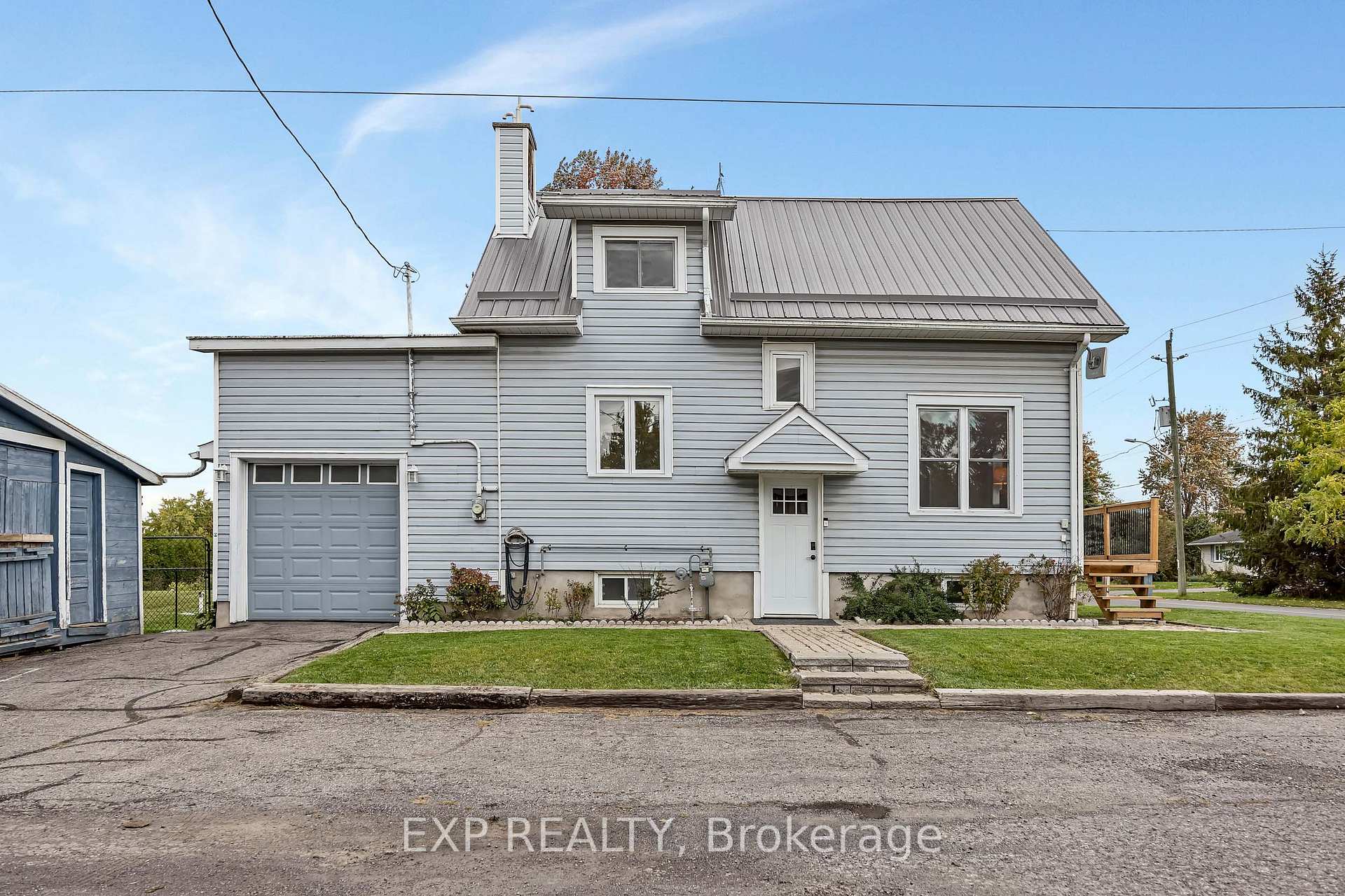Photo 2 of 11505 Queen Street, North Dundas, North Dundas (Mountain) Twp — HOMEH