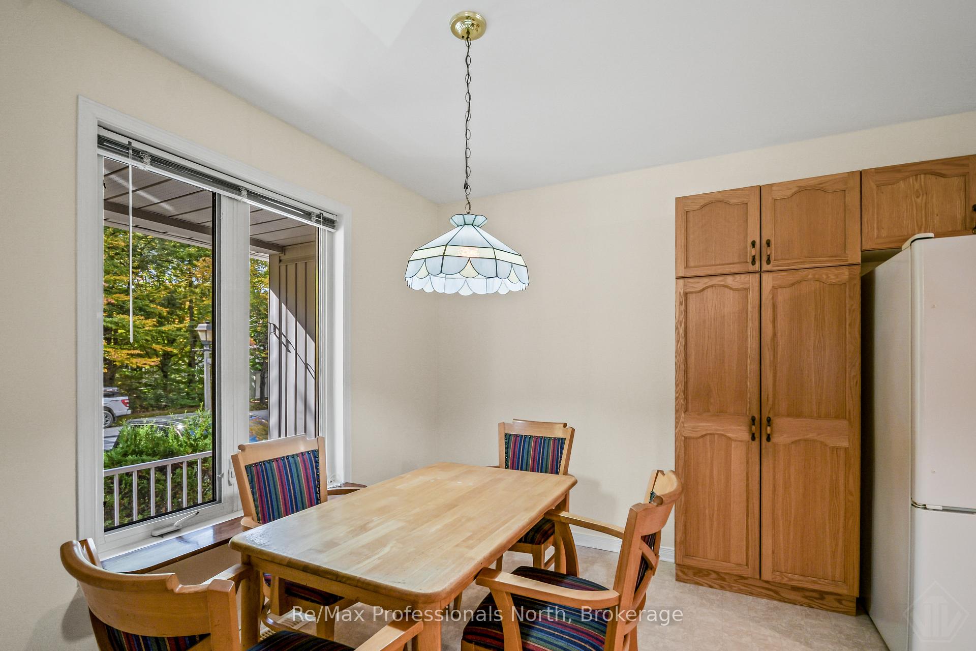 Photo 6 of 60 Pineridge Gate, Gravenhurst, Muskoka (S) — HOMEH