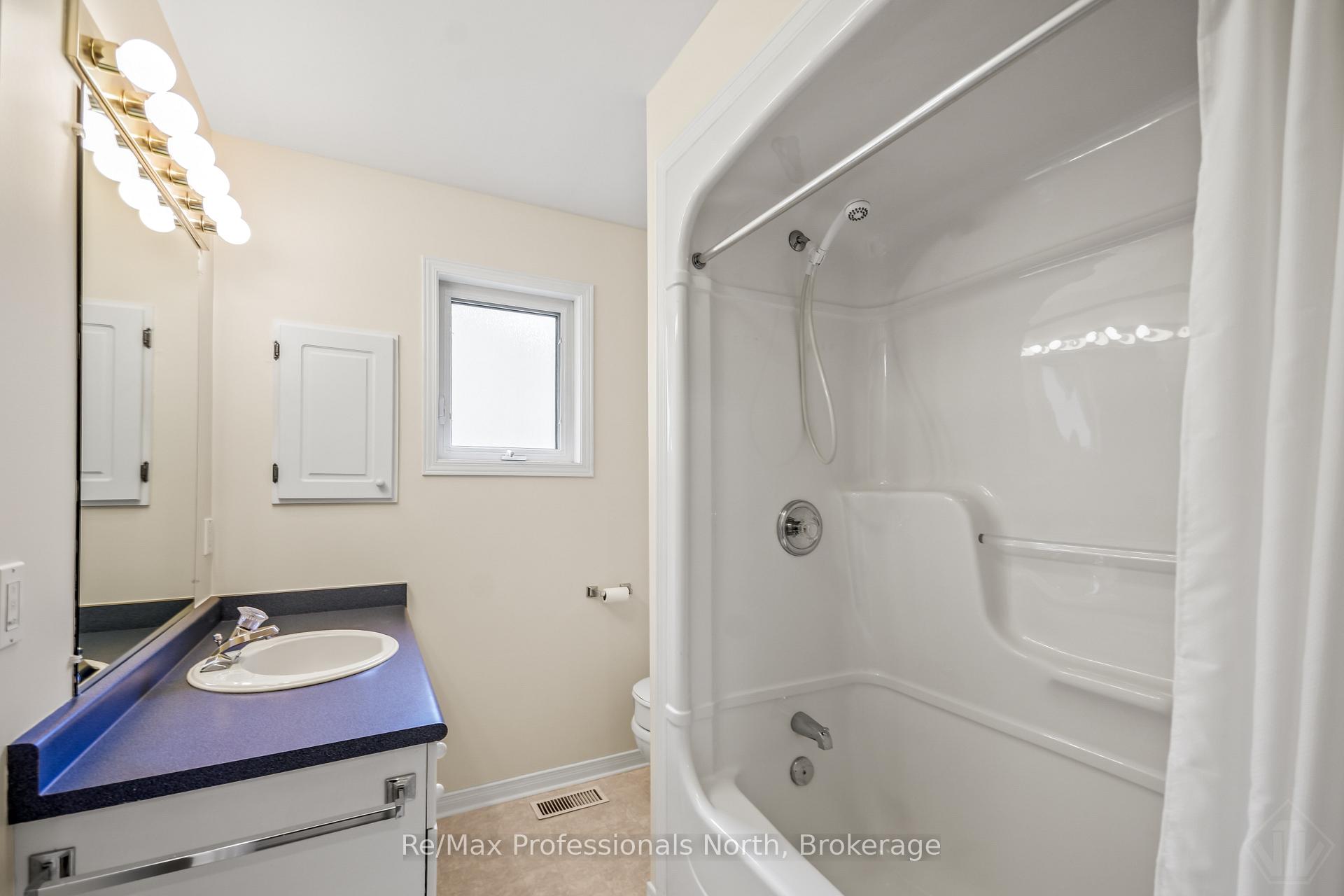 Photo 18 of 60 Pineridge Gate, Gravenhurst, Muskoka (S) — HOMEH