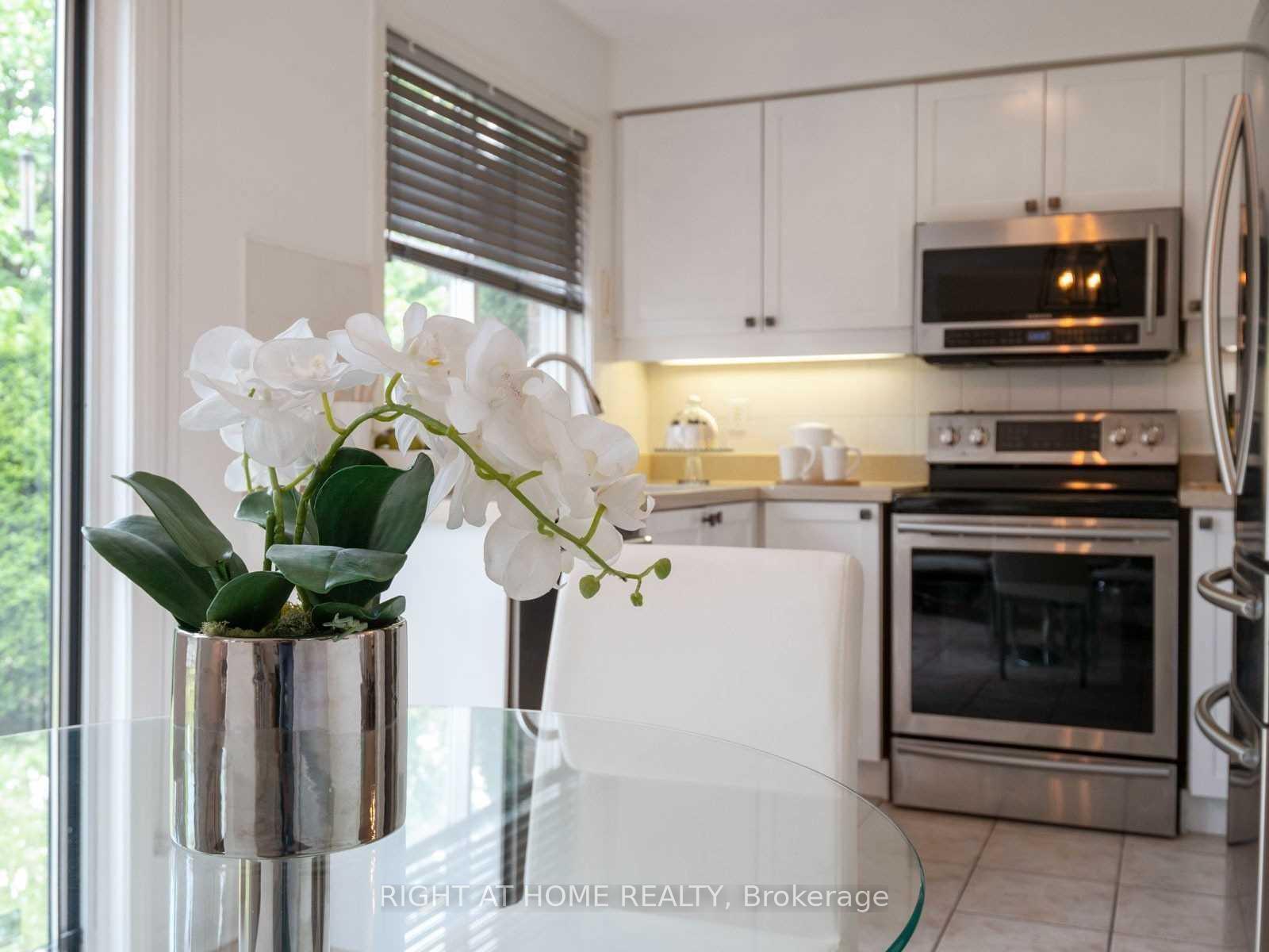 Photo 10 of 5555 Bridgeport Gate, Mississauga, Churchill Meadows — HOMEH