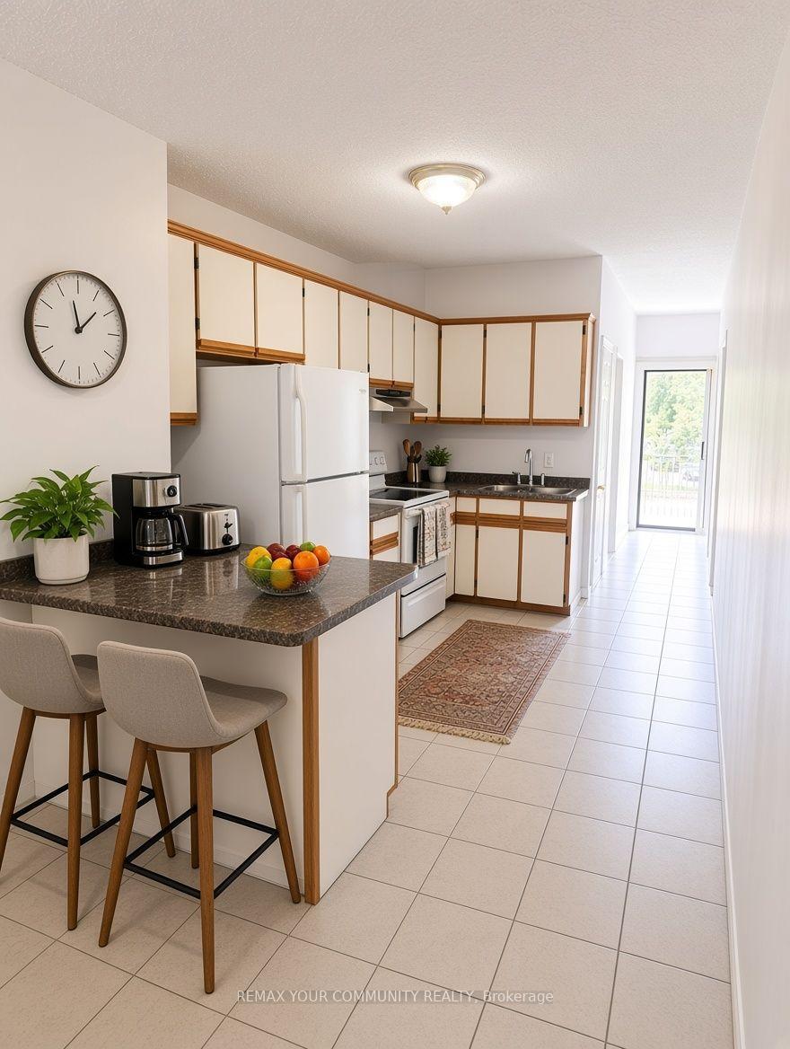 Photo 2 of Unit 2, 10088 Yonge Street, Richmond Hill, Mill Pond — HOMEH