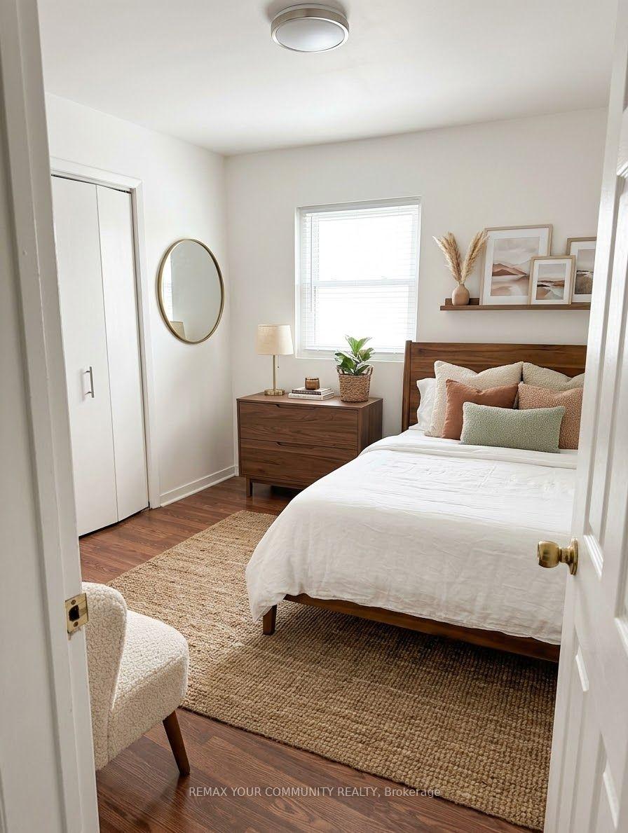 Photo 4 of Unit 2, 10088 Yonge Street, Richmond Hill, Mill Pond — HOMEH