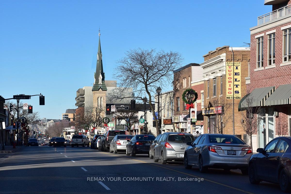 Photo 6 of Unit 2, 10088 Yonge Street, Richmond Hill, Mill Pond — HOMEH