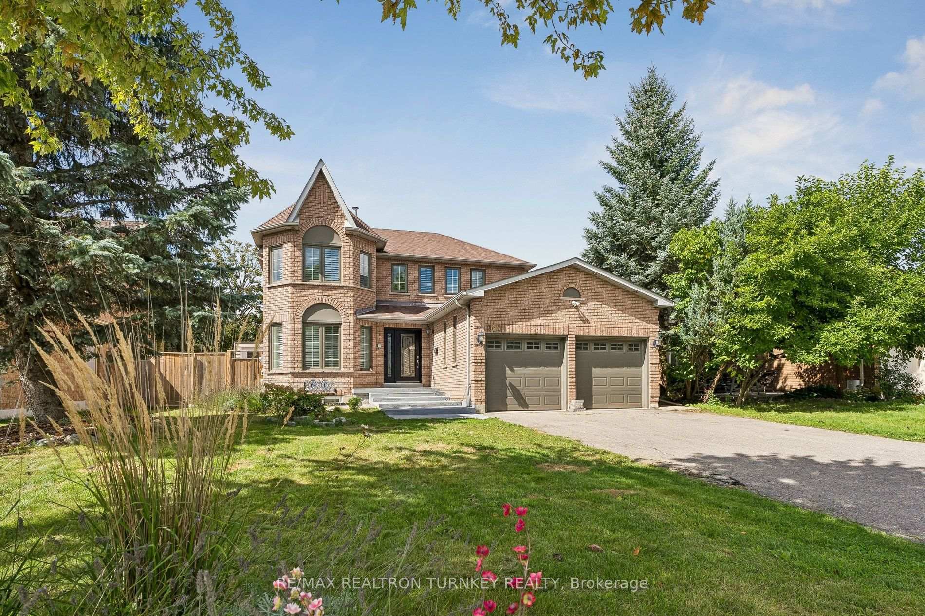 Photo 2 of 263 Chambers Crescent, Newmarket, Armitage — HOMEH