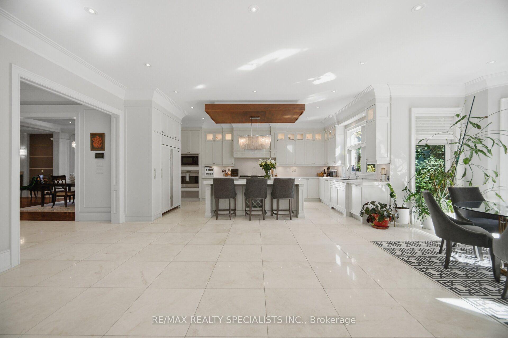 Photo 10 of 154 Burbank Drive, North York, Bayview Village — HOMEH
