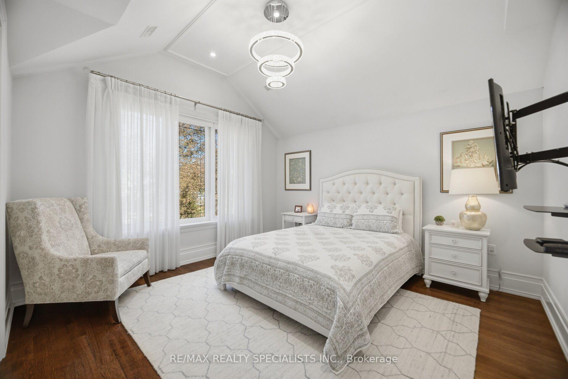 Photo 33 of 154 Burbank Drive, North York, Bayview Village — HOMEH