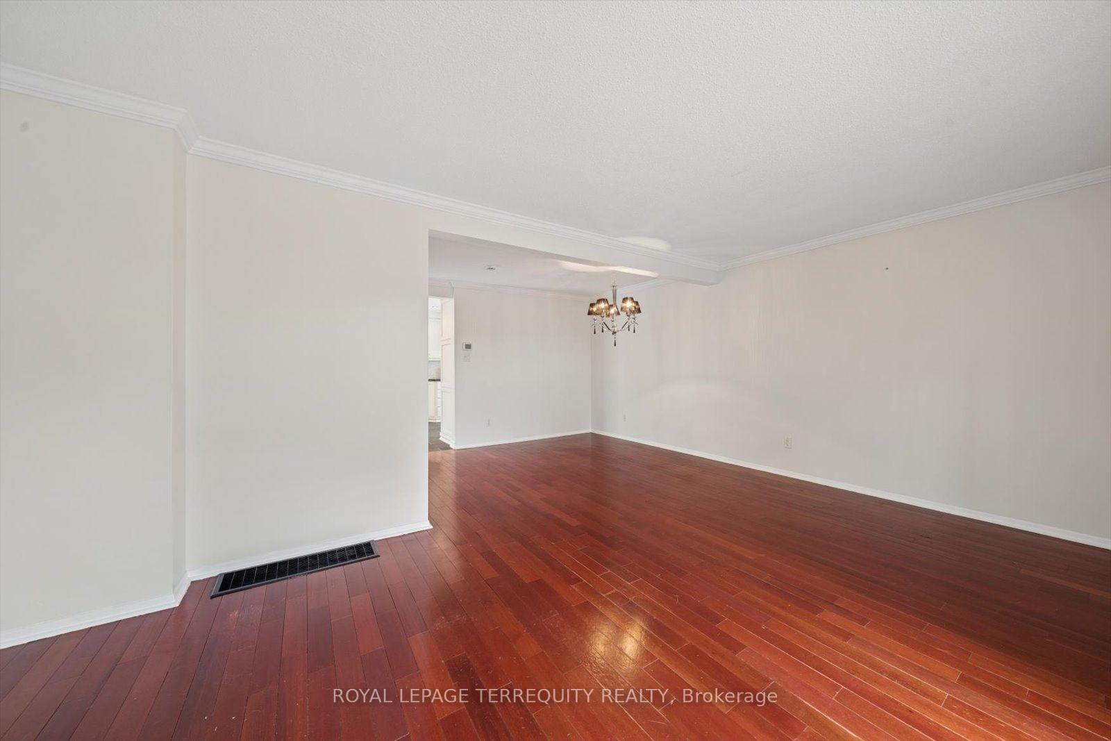 Photo 8 of 1825 Hyde Mill Crescent, Mississauga, Streetsville — HOMEH