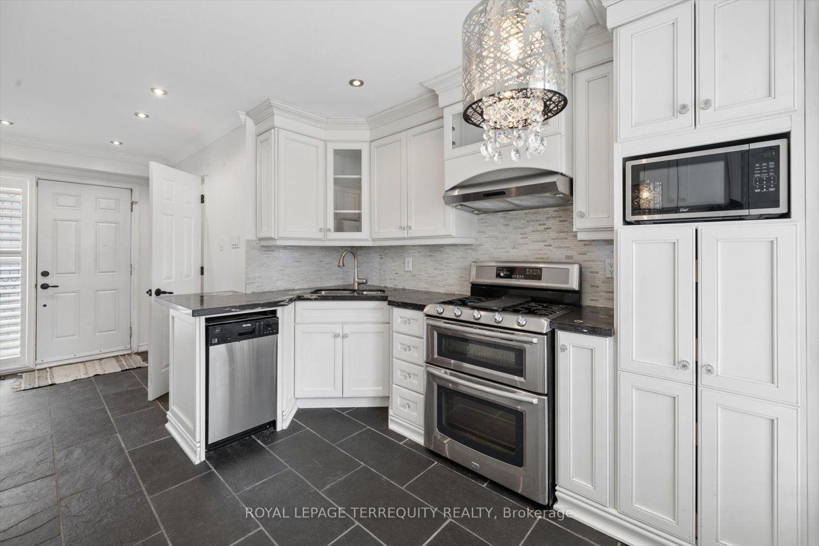 Photo 10 of 1825 Hyde Mill Crescent, Mississauga, Streetsville — HOMEH