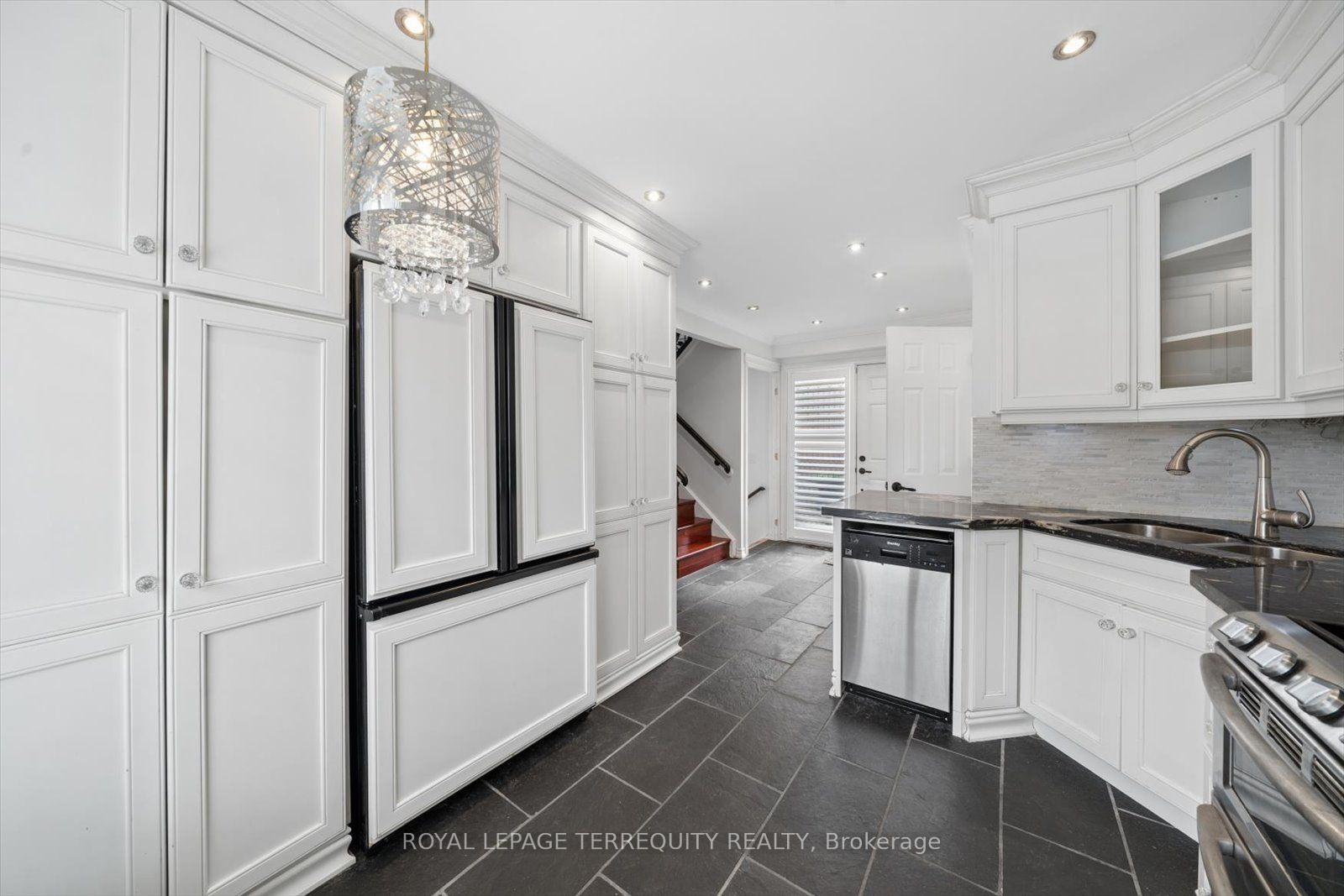 Photo 13 of 1825 Hyde Mill Crescent, Mississauga, Streetsville — HOMEH