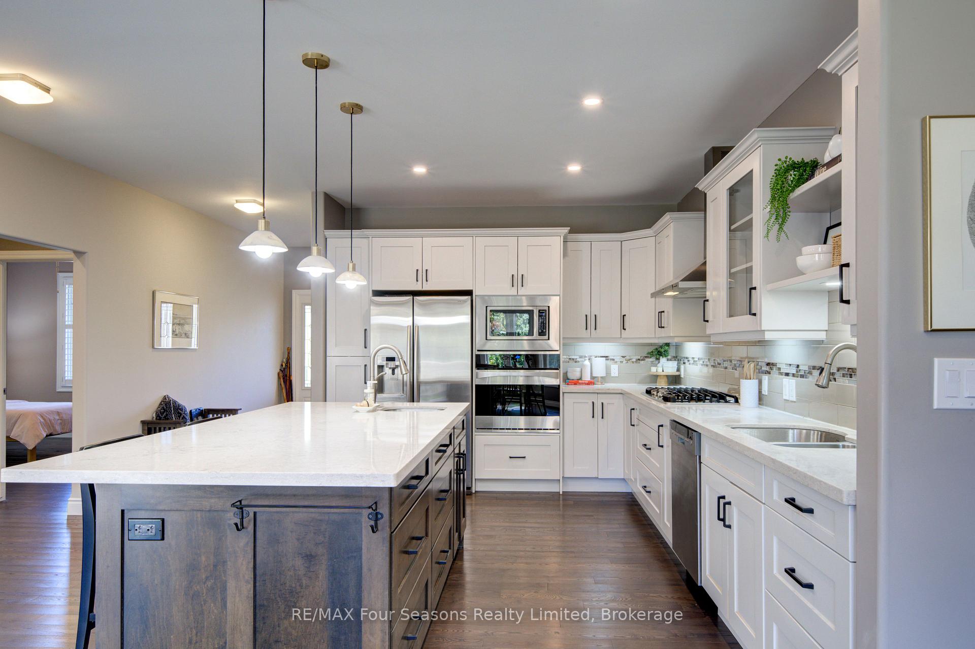 Photo 11 of 212 Pearson Street, Meaford — HOMEH