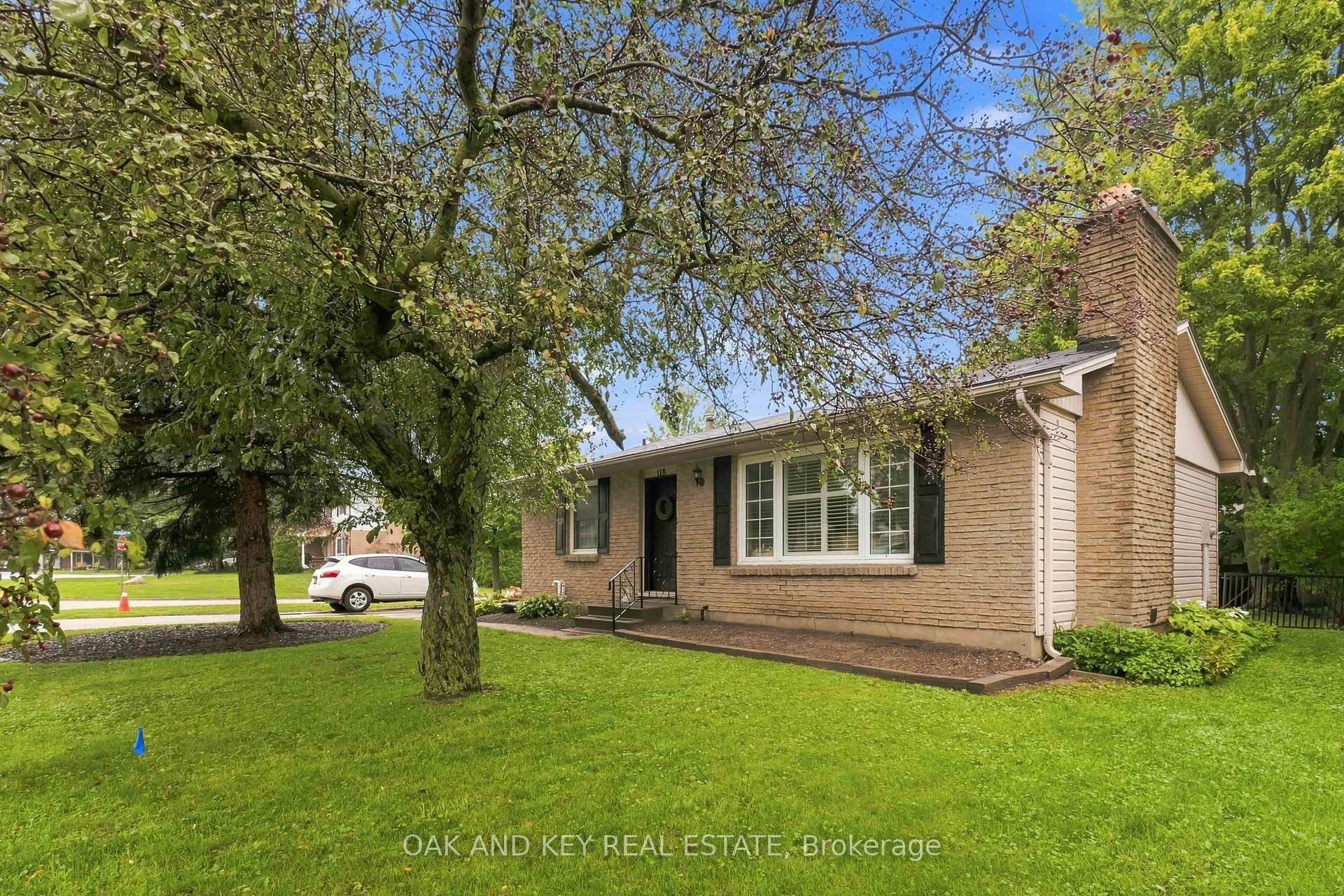 Photo 4 of 118 Harold Court, Lucan Biddulph, Lucan — HOMEH