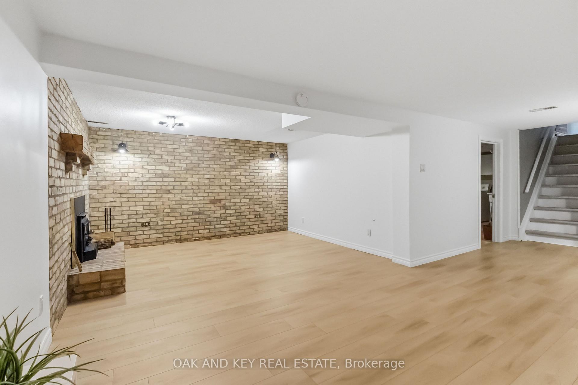 Photo 23 of 118 Harold Court, Lucan Biddulph, Lucan — HOMEH