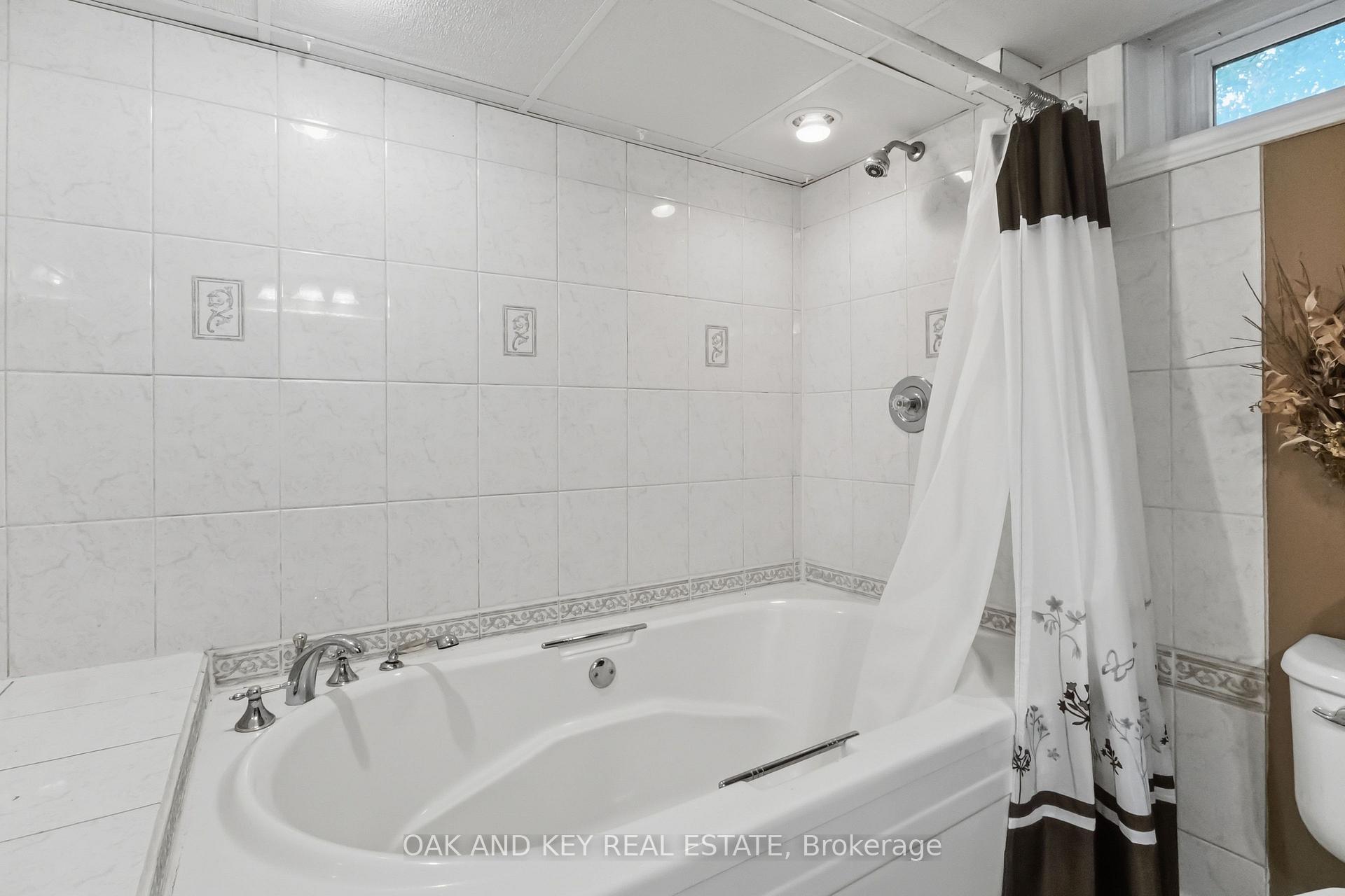 Photo 27 of 118 Harold Court, Lucan Biddulph, Lucan — HOMEH