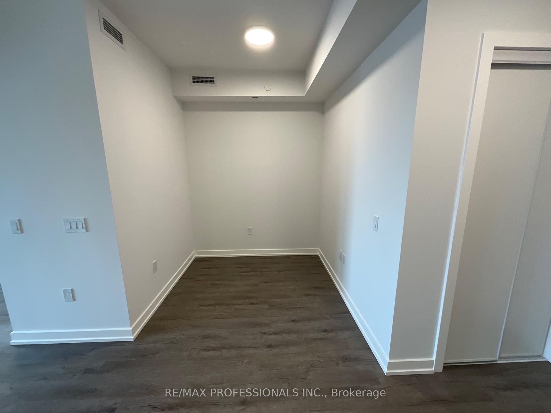 Photo 15 of Unit 1104, 5 Meadowdale Road, Vaughan, Concord — HOMEH