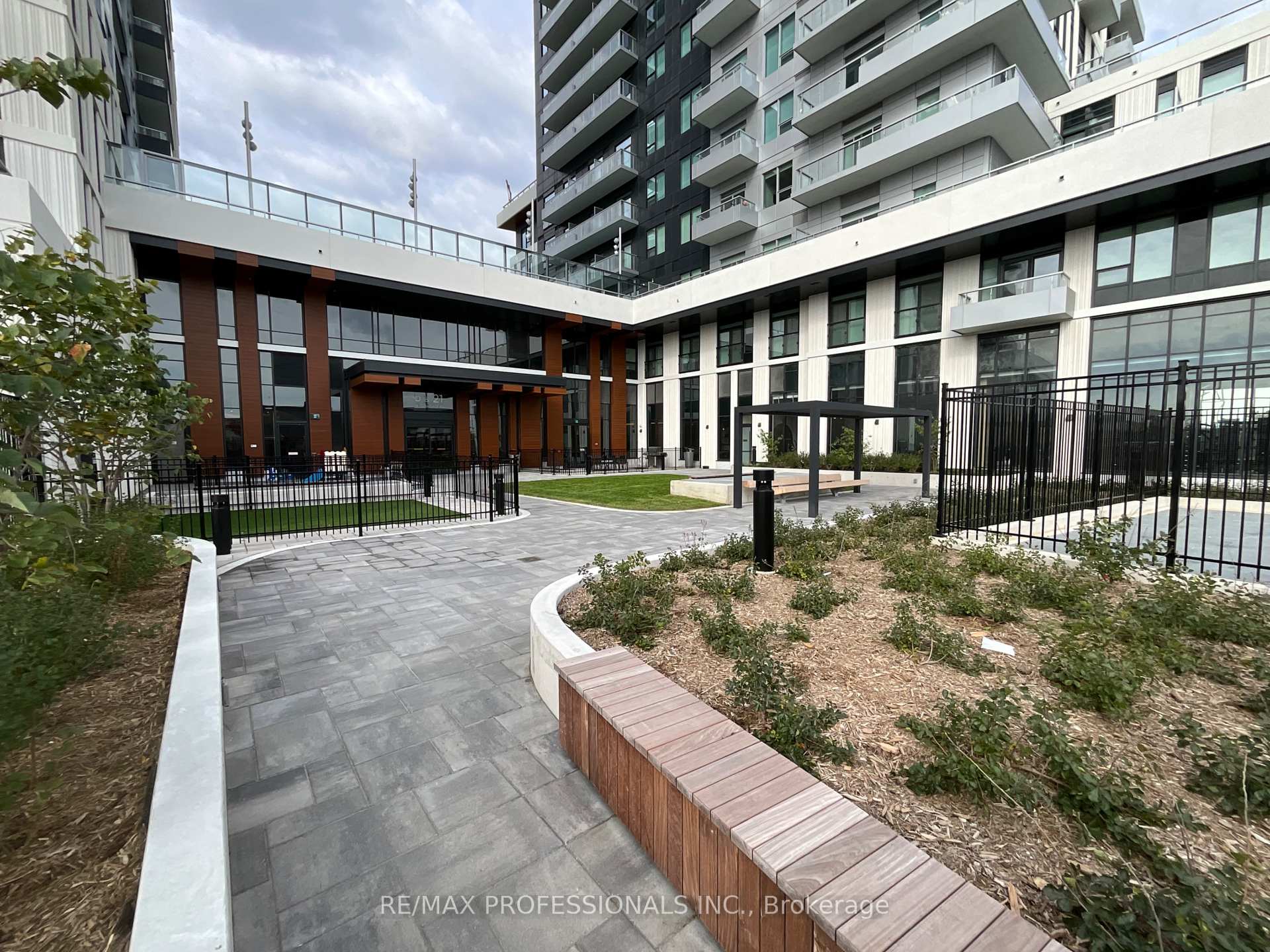 Photo 40 of Unit 1104, 5 Meadowdale Road, Vaughan, Concord — HOMEH