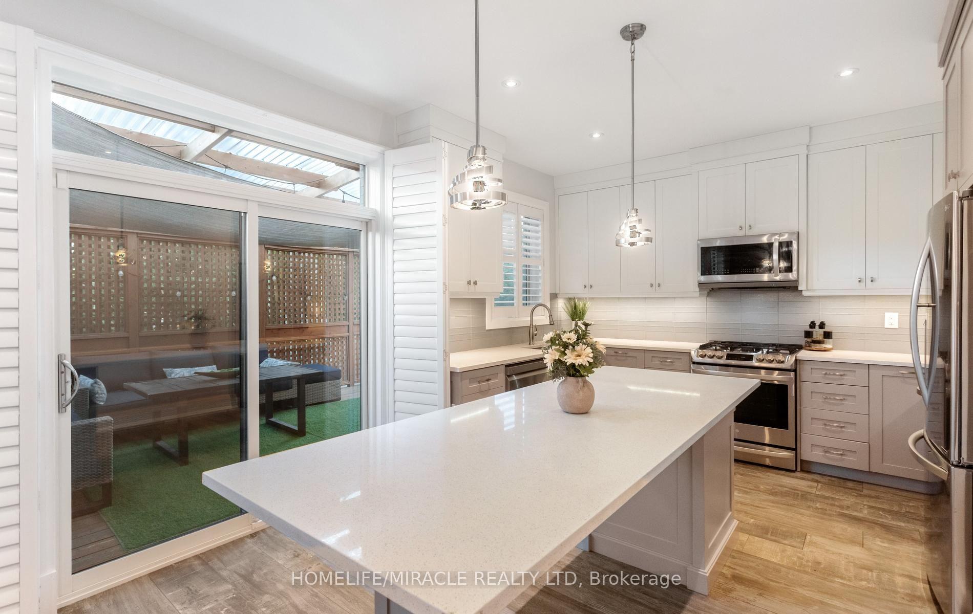 Photo 9 of 3330 Raspberry Bush Trail, Oakville, Bronte — HOMEH