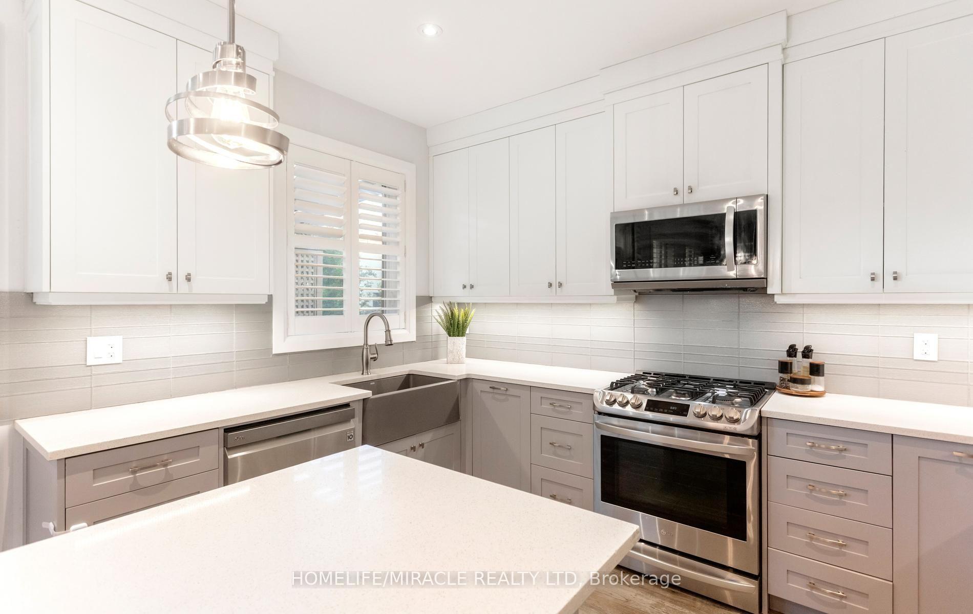 Photo 10 of 3330 Raspberry Bush Trail, Oakville, Bronte — HOMEH