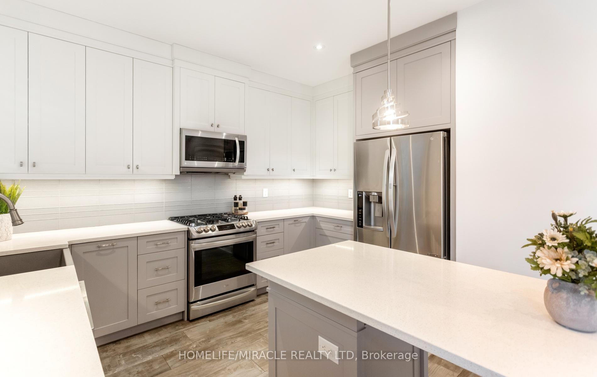 Photo 11 of 3330 Raspberry Bush Trail, Oakville, Bronte — HOMEH