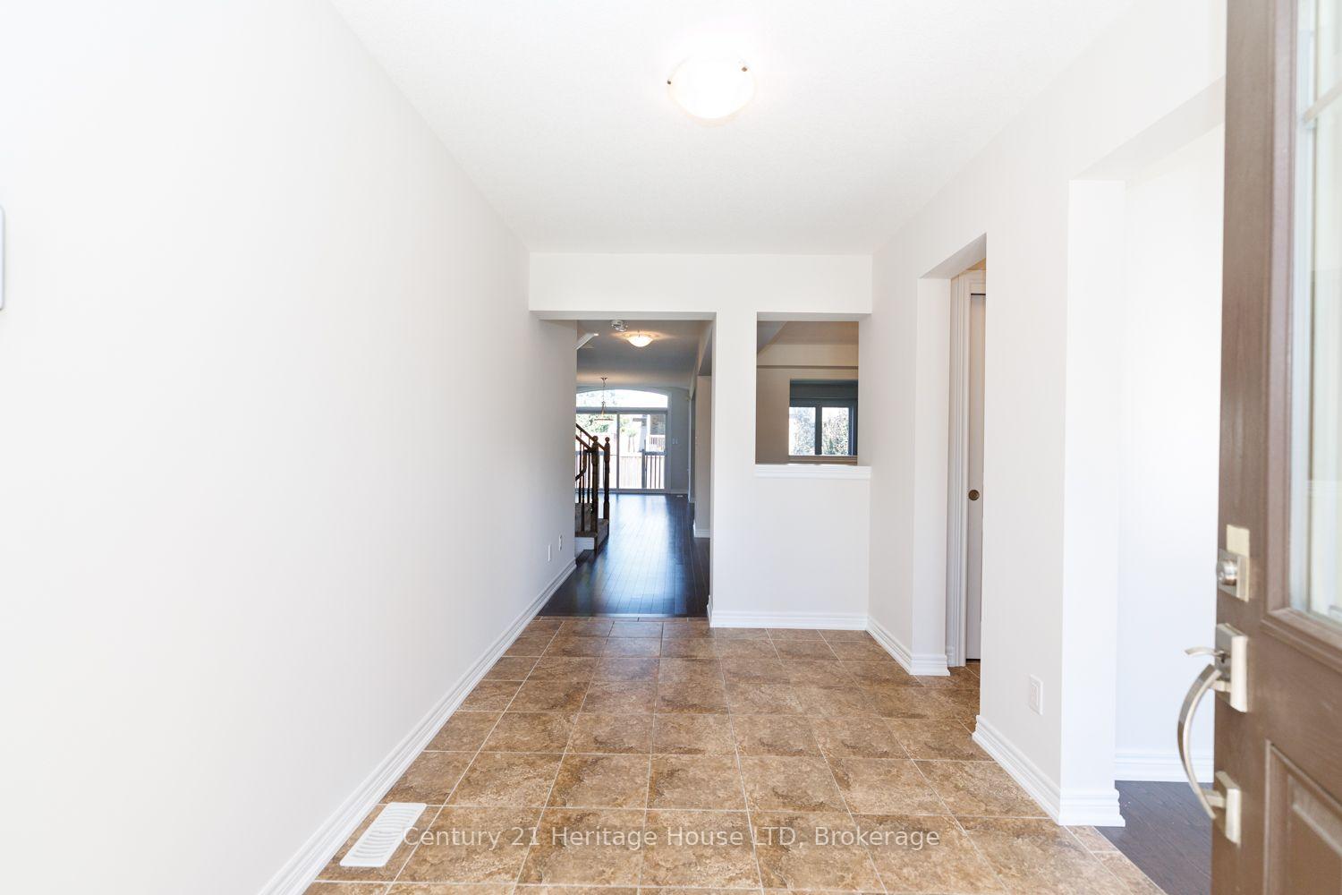 Photo 4 of 11 Philmori Crescent, Pelham, Fonthill — HOMEH