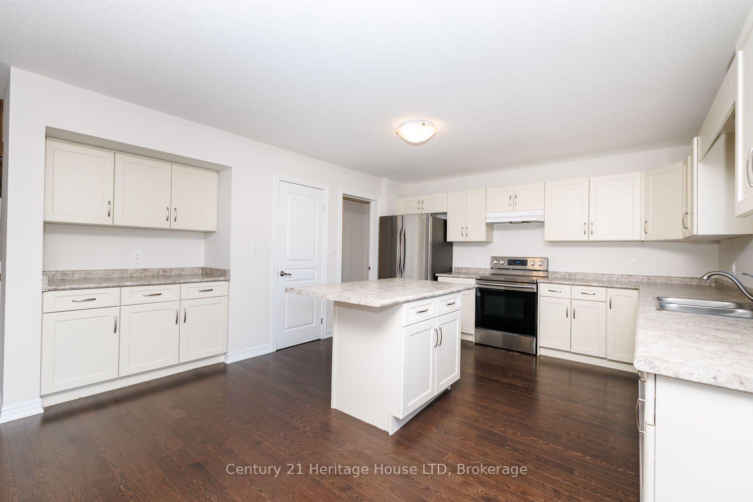 Photo 13 of 11 Philmori Crescent, Pelham, Fonthill — HOMEH