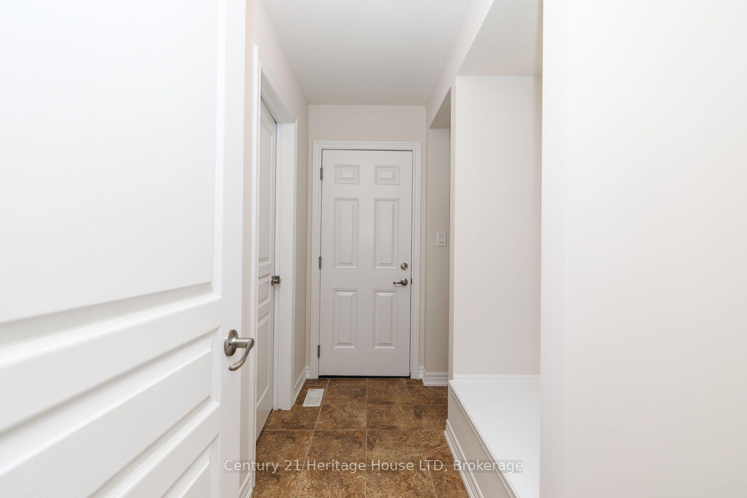 Photo 16 of 11 Philmori Crescent, Pelham, Fonthill — HOMEH