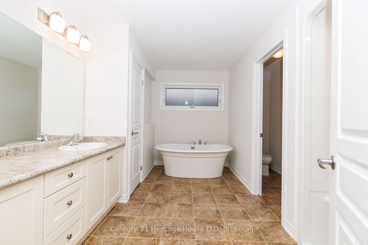 Photo 25 of 11 Philmori Crescent, Pelham, Fonthill — HOMEH