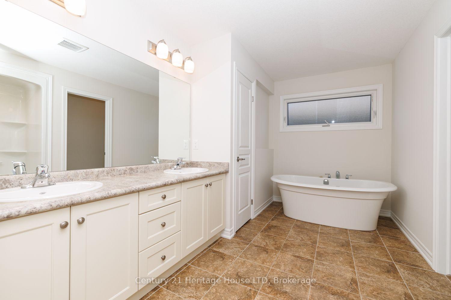 Photo 26 of 11 Philmori Crescent, Pelham, Fonthill — HOMEH