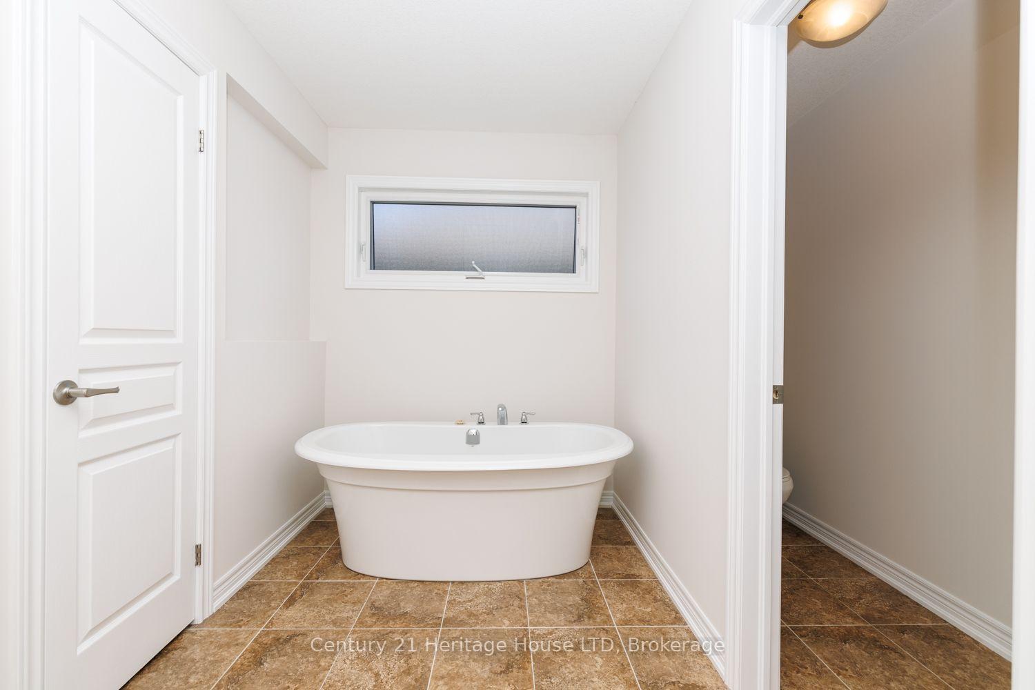 Photo 28 of 11 Philmori Crescent, Pelham, Fonthill — HOMEH