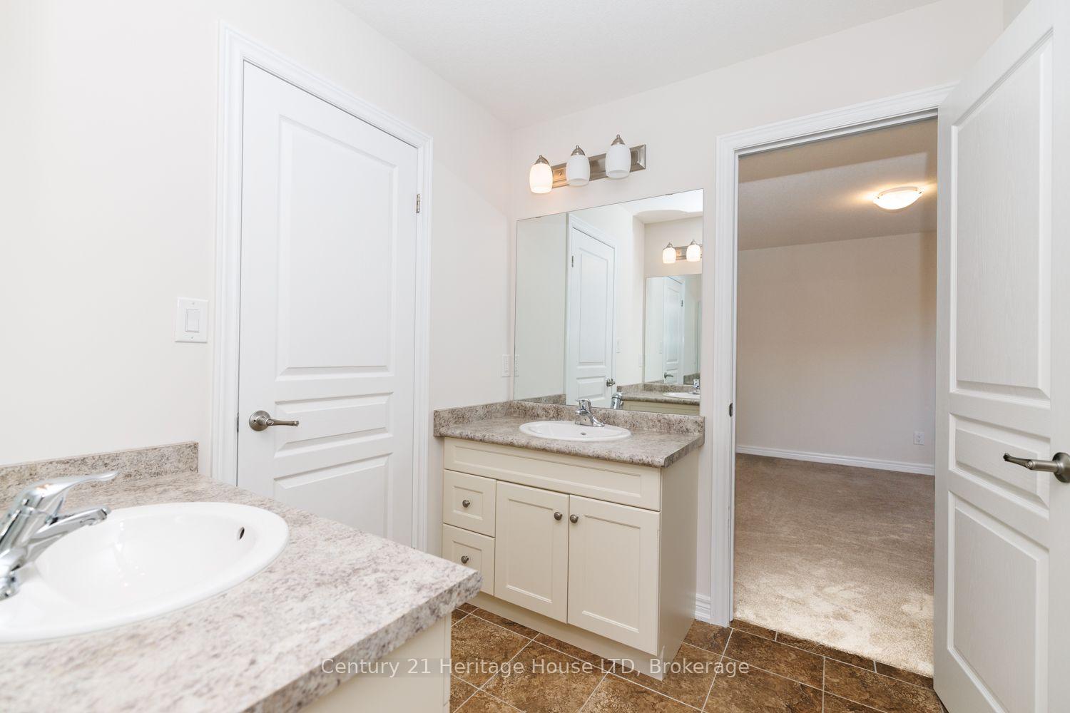 Photo 32 of 11 Philmori Crescent, Pelham, Fonthill — HOMEH