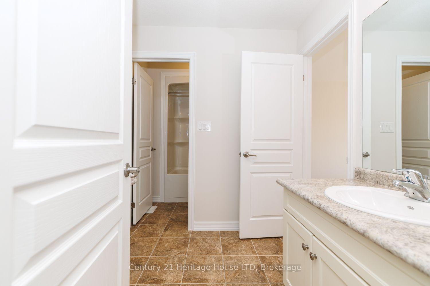 Photo 33 of 11 Philmori Crescent, Pelham, Fonthill — HOMEH
