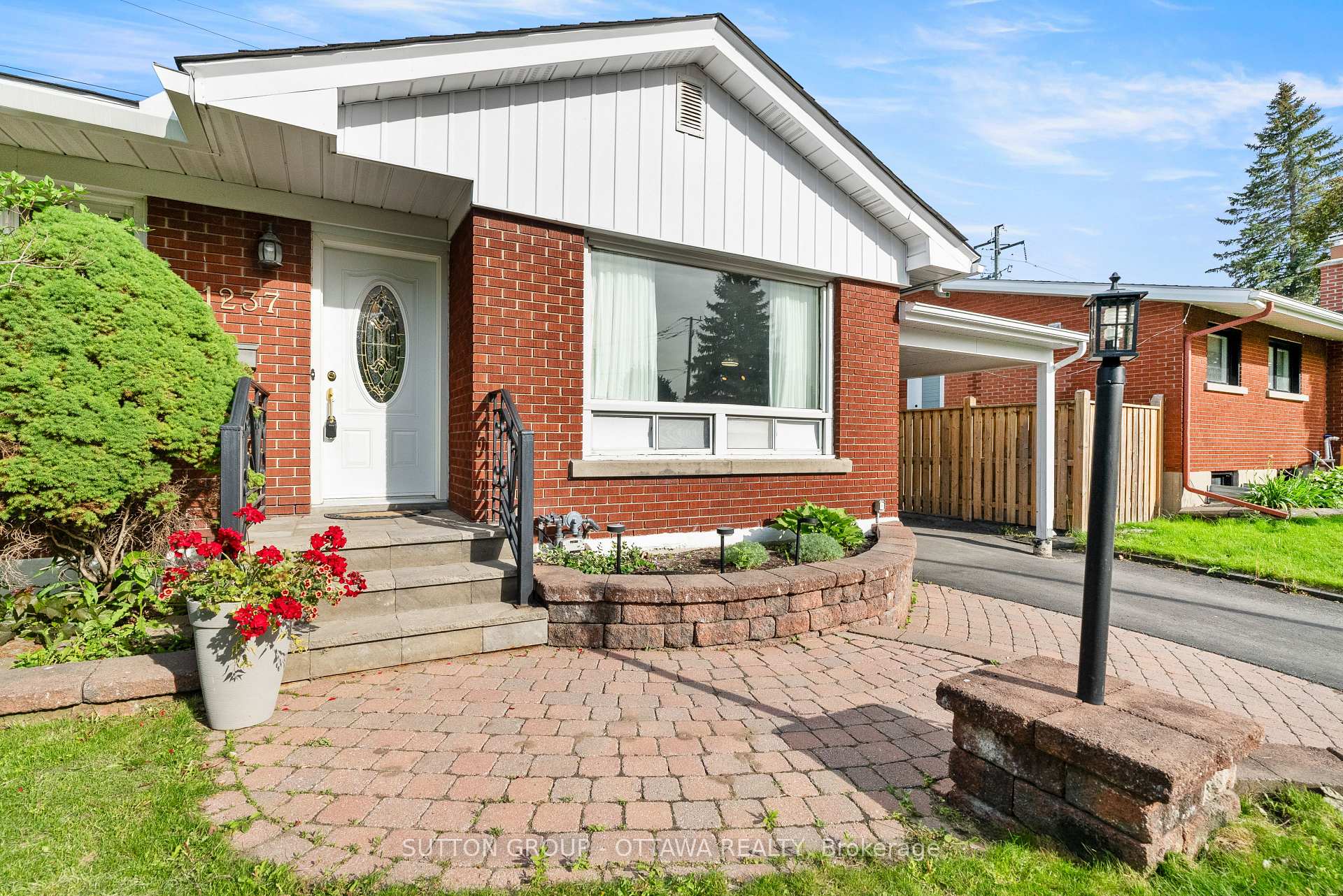 Photo 2 of 1237 Whitmore Avenue, Ottawa, Bel Air Heights — HOMEH