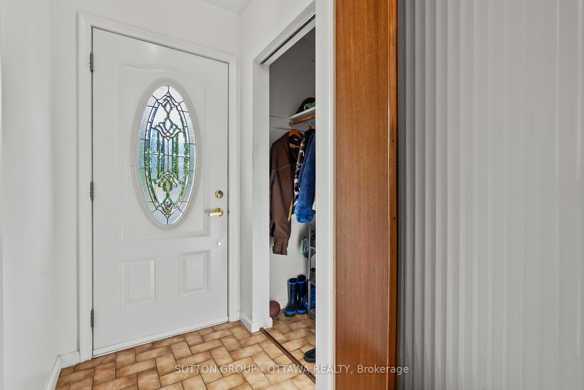 Photo 3 of 1237 Whitmore Avenue, Ottawa, Bel Air Heights — HOMEH
