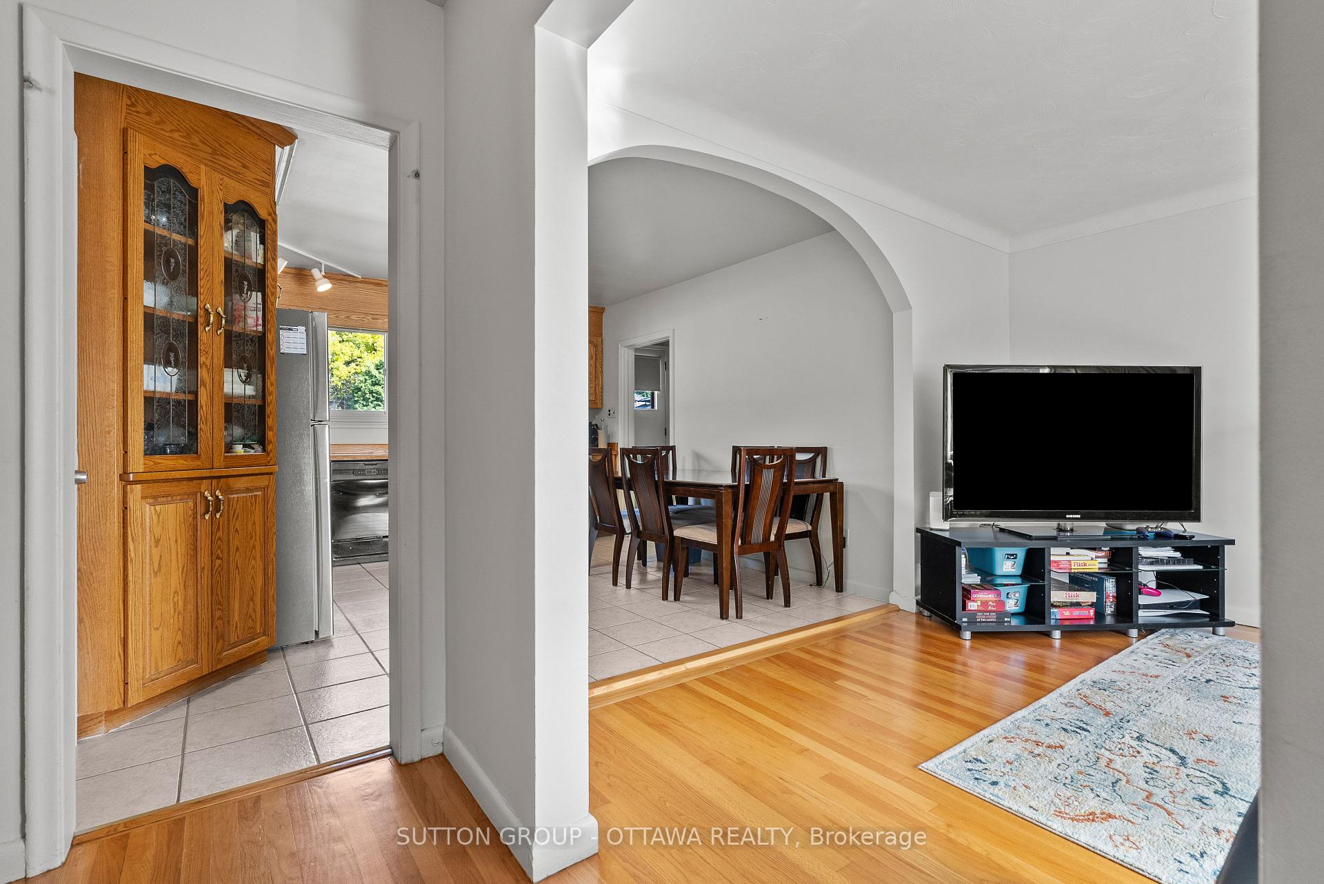 Photo 4 of 1237 Whitmore Avenue, Ottawa, Bel Air Heights — HOMEH