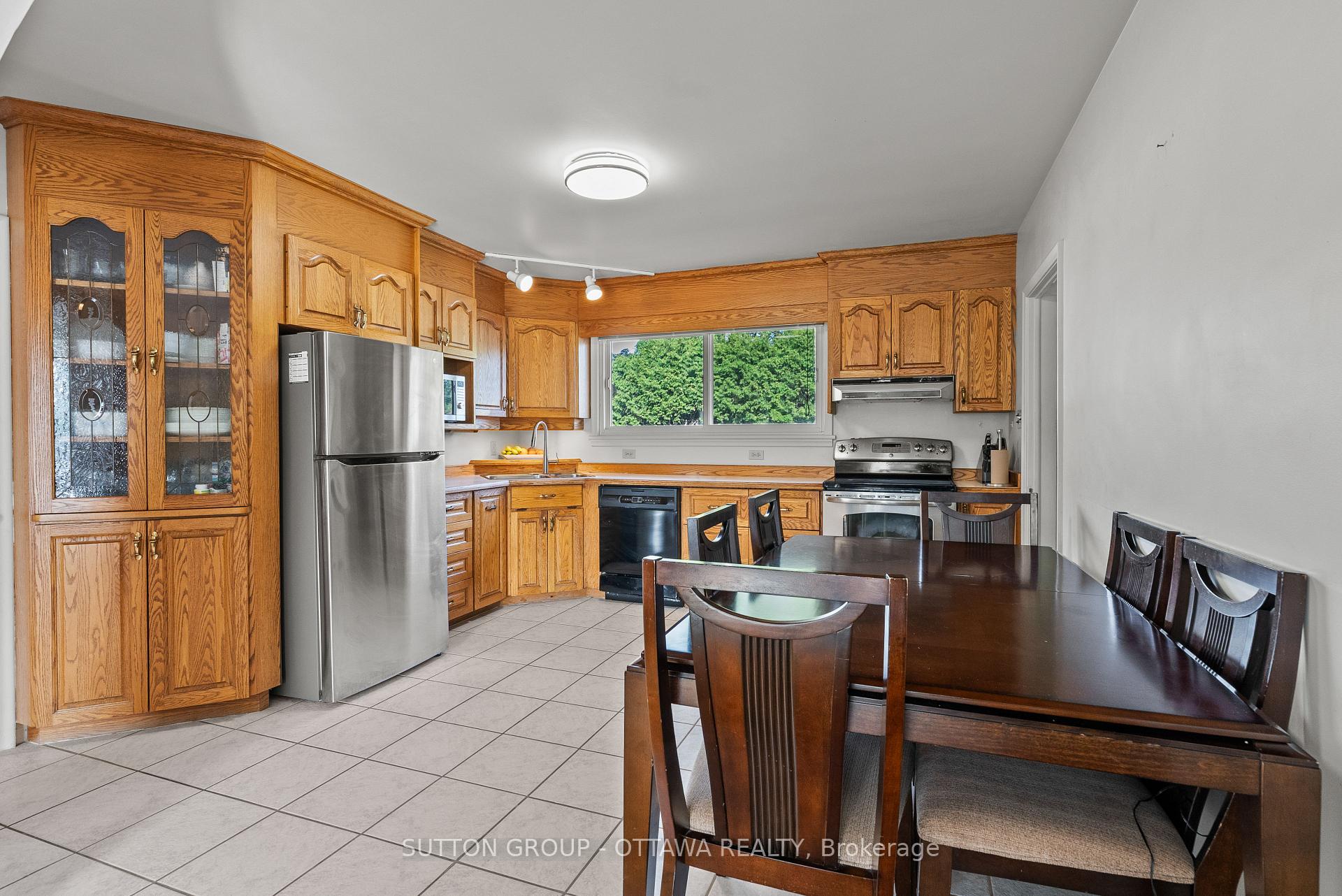 Photo 9 of 1237 Whitmore Avenue, Ottawa, Bel Air Heights — HOMEH