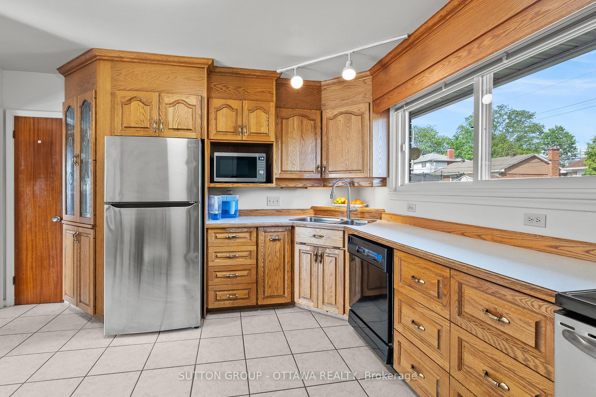 Photo 10 of 1237 Whitmore Avenue, Ottawa, Bel Air Heights — HOMEH