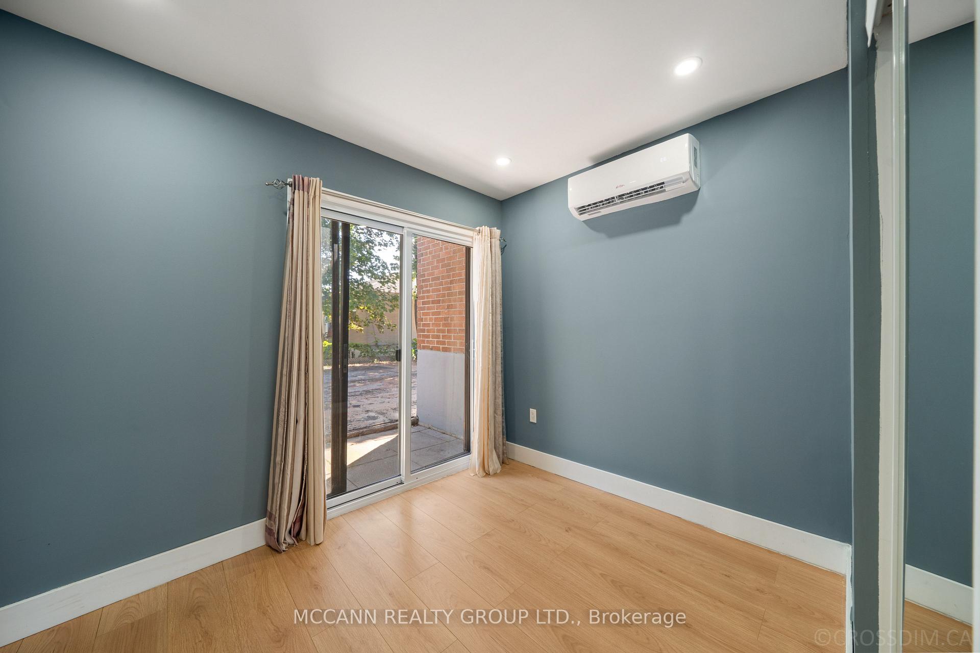 Photo 18 of 17 Barlow Road, Scarborough, Woburn — HOMEH
