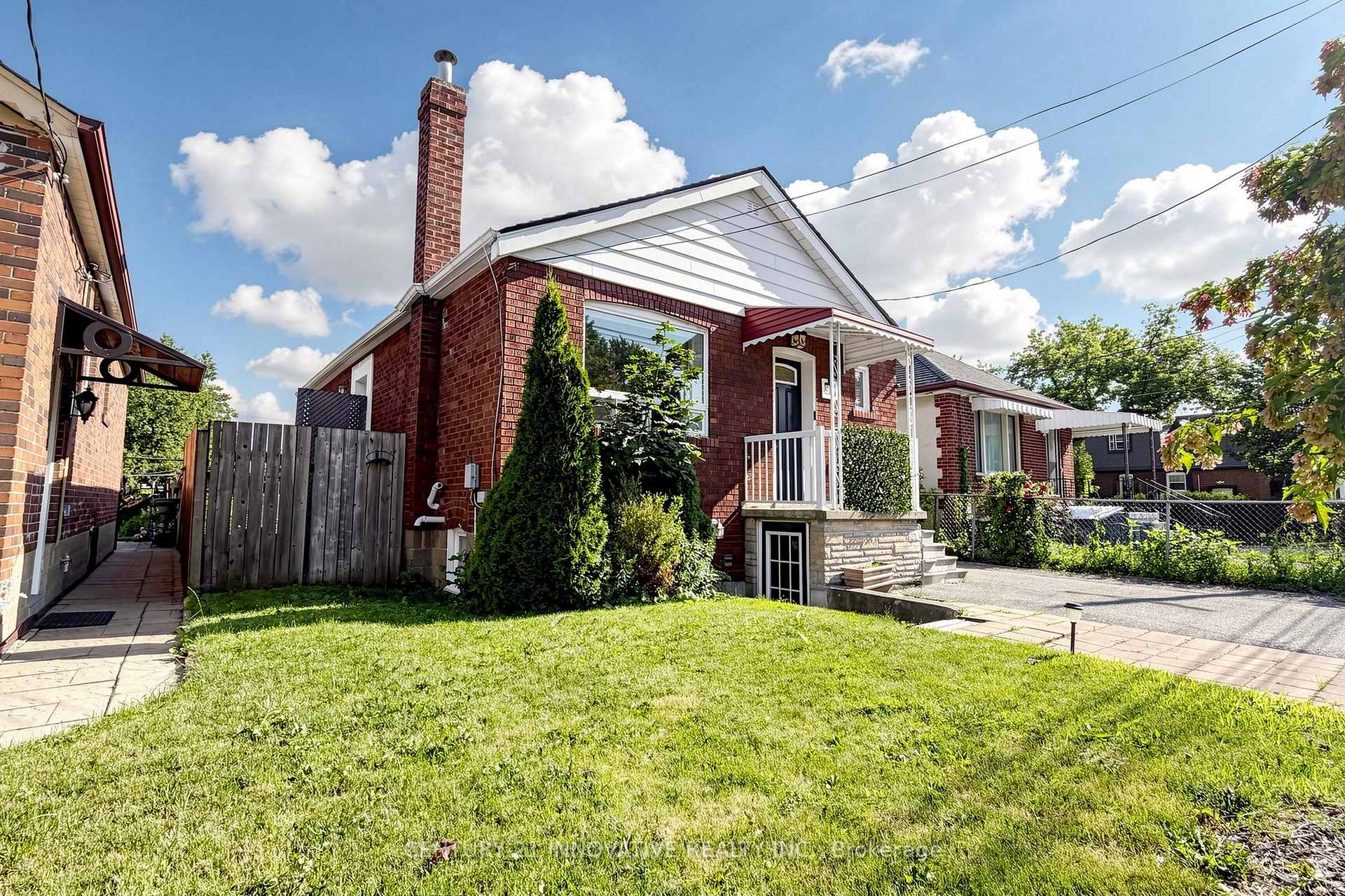 Photo 2 of 59 Manitoba Street, Etobicoke, Mimico — HOMEH