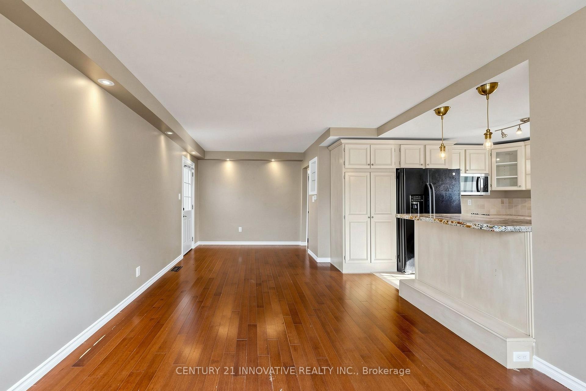 Photo 5 of 59 Manitoba Street, Etobicoke, Mimico — HOMEH