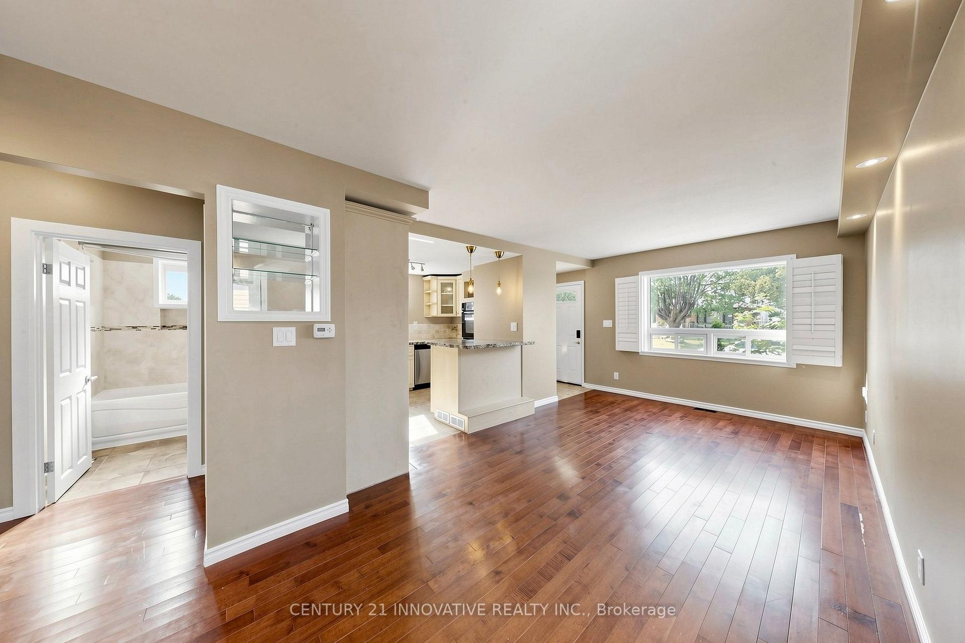 Photo 7 of 59 Manitoba Street, Etobicoke, Mimico — HOMEH
