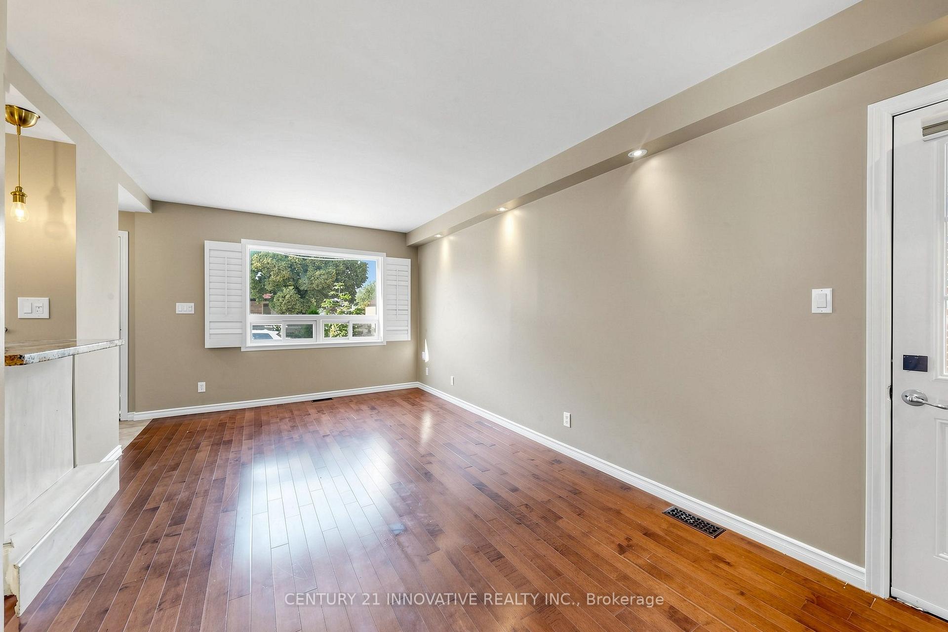 Photo 8 of 59 Manitoba Street, Etobicoke, Mimico — HOMEH