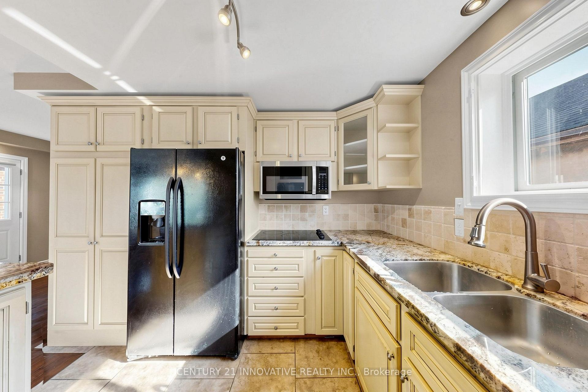 Photo 11 of 59 Manitoba Street, Etobicoke, Mimico — HOMEH