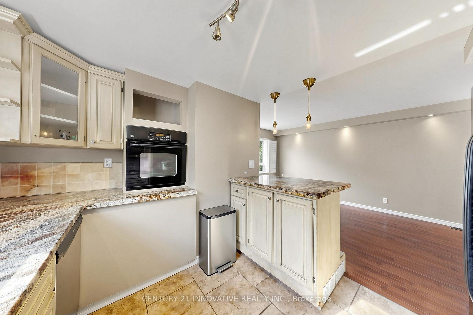 Photo 12 of 59 Manitoba Street, Etobicoke, Mimico — HOMEH